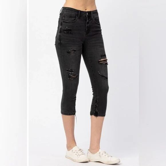 Judy Blue Catalina Vintage Black Denim Distressed Capri Jeans Size 28 - Picture 3 of 10